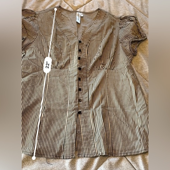 HESTER & ORCHARD | Anthro Ruffle Shoulder Top Large - Picture 4 of 5